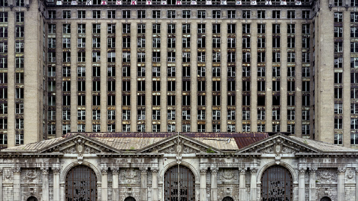 Michigan Central Station, 2007, tirée de la série « The Ruins of Detroit », © Yves Marchand et Romain Meffre